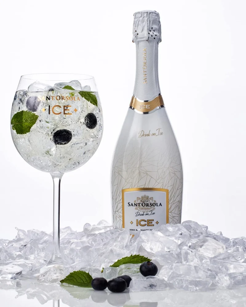 Casa Sant'Orsola - Prosecco ICE Demi Sec in Gift Box con 1 Calice in Policarbonato, Ottimo con Ghiaccio, Gusto Secco con Note Fruttate, 1x750 ml