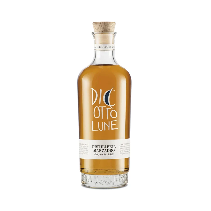 Marzadro, Grappa le Diciotto Lune, Invecchiamento 18 mesi, Confezione con Astuccio - Bottiglia in Vetro da 700ml
