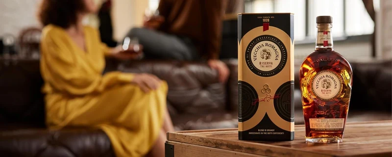 Vecchia Romagna Riserva Tre Botti 70cl – Blend di distillati invecchiati in tre botti differenti, gusto ricco e intenso. 40,8% vol.