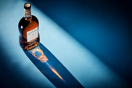 Appleton Estate - 8 anni Riserva: Rum Giamaicano Invecchiato Minimo 8 Anni Con Note di Melassa, Miele e Nocciole, 43% Vol, Bottiglia in Vetro da 70 cl