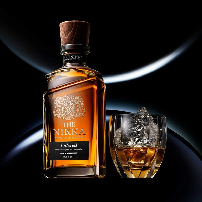 Nikka THE NIKKA Tailored Premium Blended Whisky 43% Vol. 0,7l in Giftbox