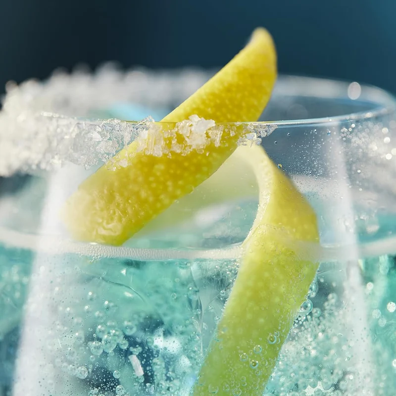 Venturo Aperitivo Mediterraneo Liquore, con Rosmarino, Limone Siciliano, Sale Marino e Camomilla Blu, 15% vol, 70cl