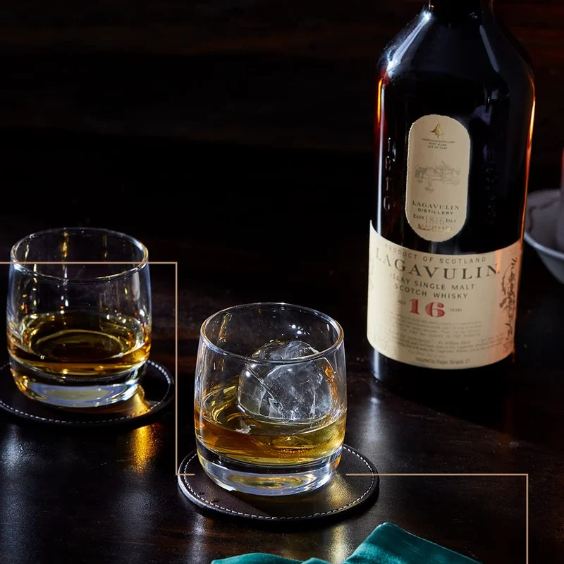 Lagavulin 16 Anni Scotch Single Malt Whisky con Astuccio - 700 ml