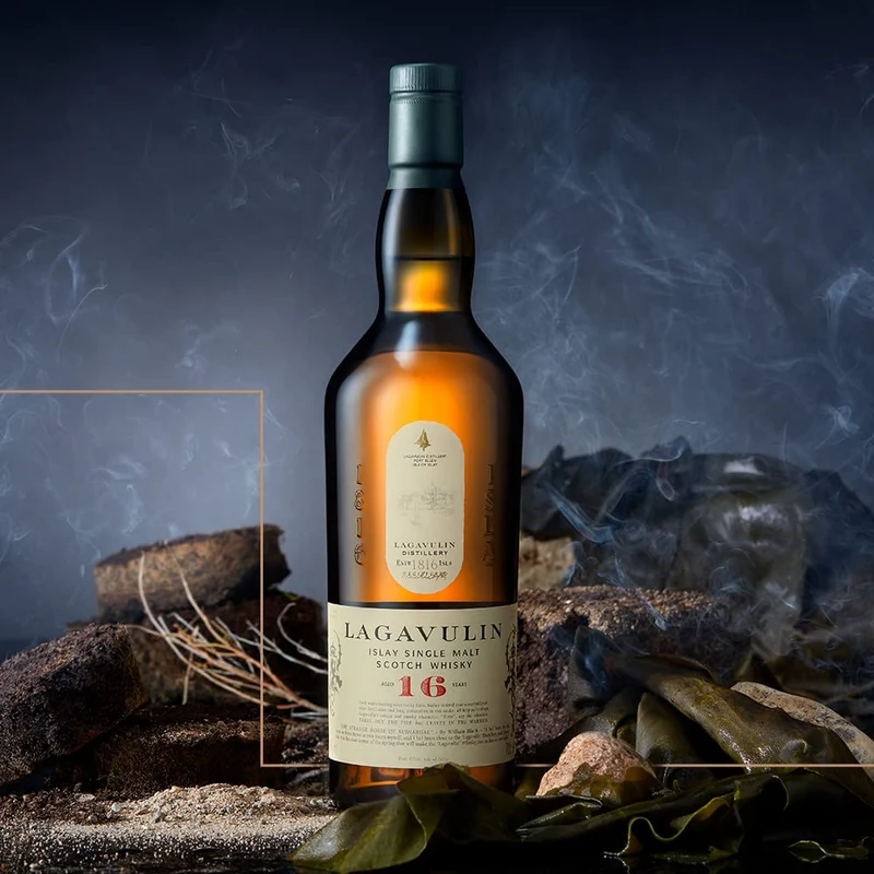 Lagavulin 16 Anni Scotch Single Malt Whisky con Astuccio - 700 ml