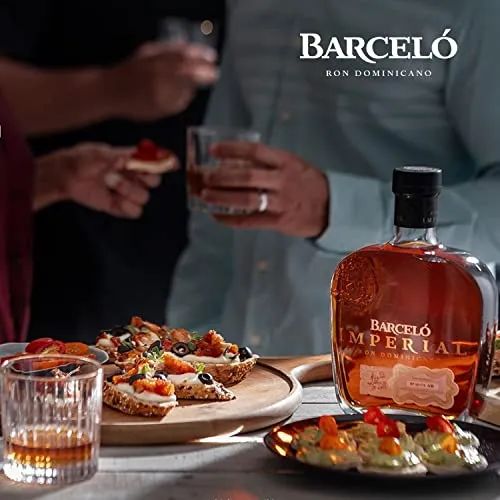 Ron Barceló Imperial – Bottiglia da 700 ml di Rum Ambrato, Invecchiato Naturalmente fino a 10 anni in Barrique di Rovere, Rum Dominicano da 100% Succo di Canna da Zucchero