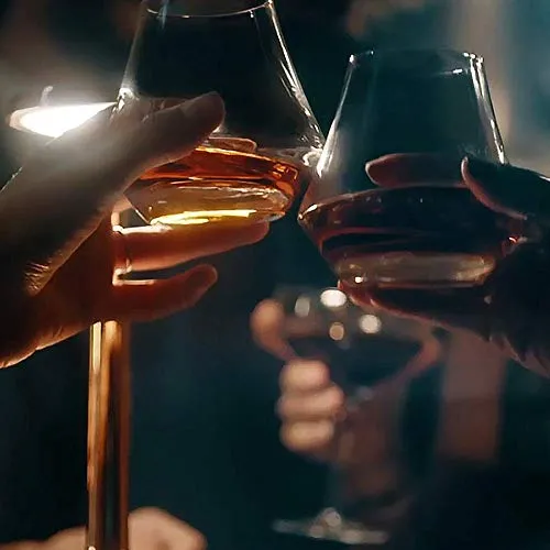 Vecchia Romagna Classica 70cl – Brandy invecchiato in botti di rovere, gusto fresco e delicato. 37,2% vol.