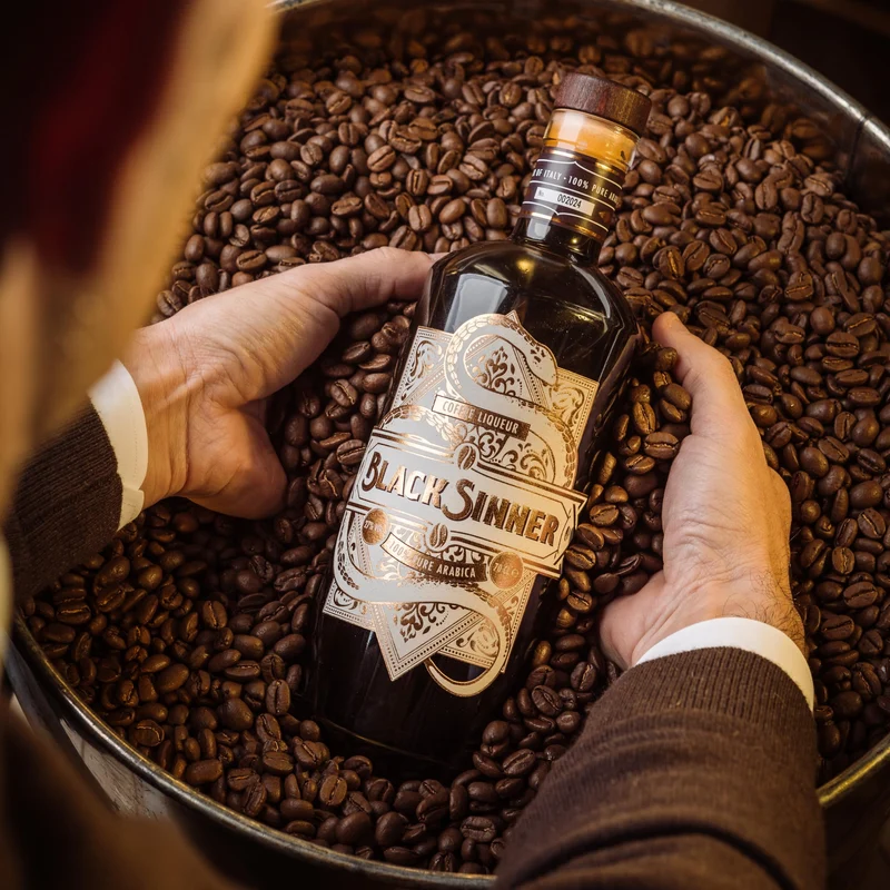 BLACK SINNER - LIQUORE AL CAFFÈ ARABICO PURO TUTTO NATURALE REALIZZATO IN ITALIA,SENZA COLORANTI E AROMI AGGIUNTI - By BRUNO VANZAN - CL.70