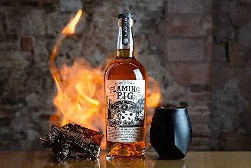 FLAMING PIG Black Cask | Irish Whiskey - 700 ml | Distillato artigianalmente | Godetevi l'autentico sapore irlandese maturato per 6 mesi in botti bruciate.