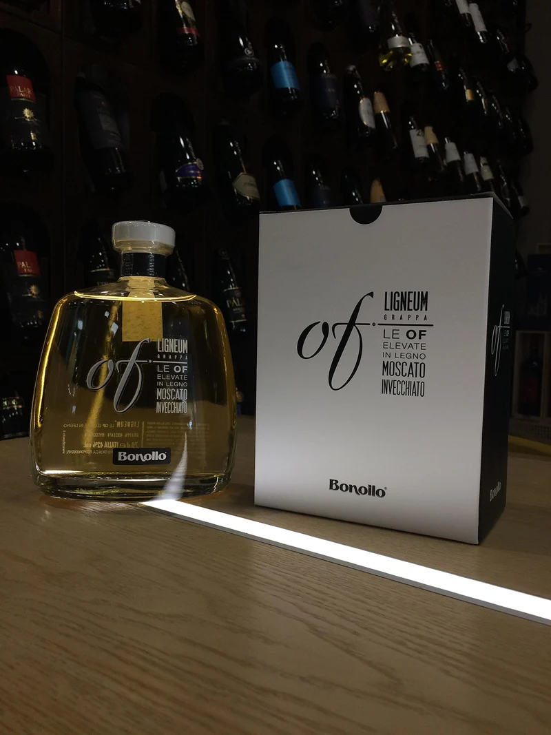 GRAPPA OF LIGNEUM MOSCATO INVECCHIATA BONOLLO LT0,700