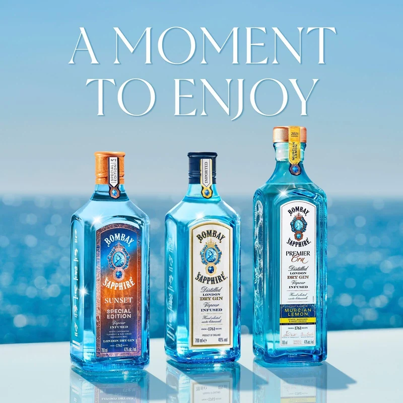 Miniature di Bombay Sapphire London Dry Gin, 40% vol., 5 cl / 50 ml (Confezione da 12), gin 100% infuso a vapore con 10 botanical accuratamente selezionati