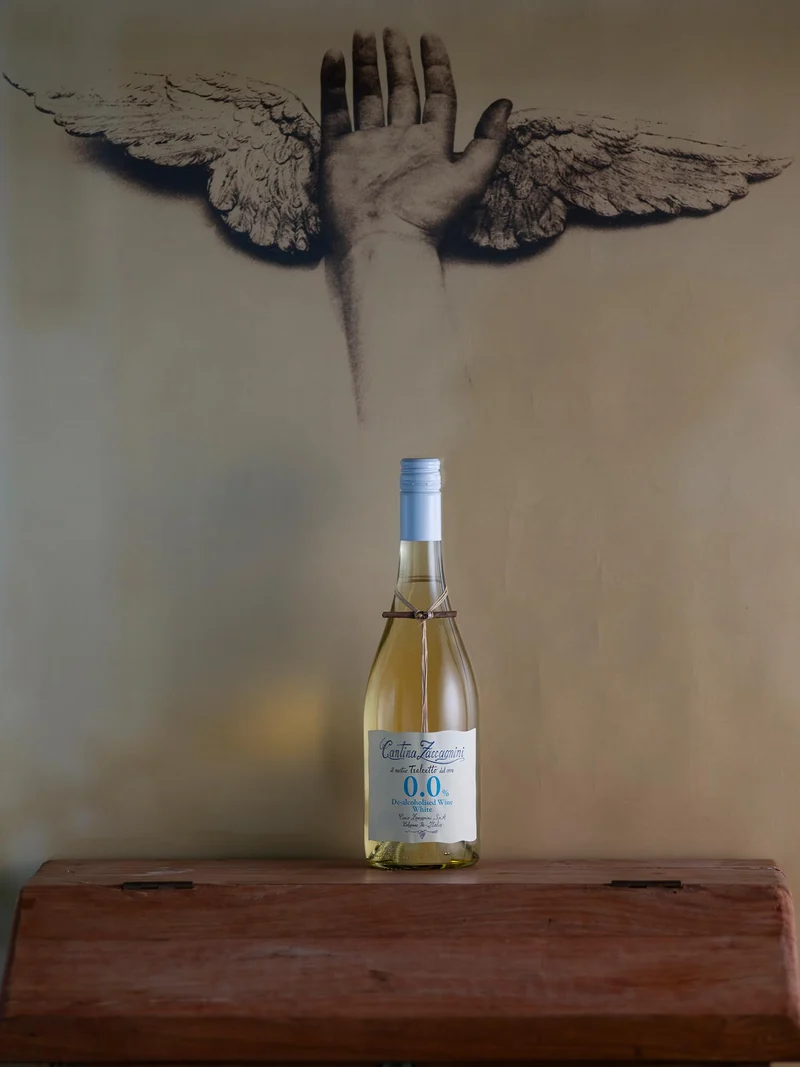 Zaccagnini VINO DEALCOLATO Bianco Tralcetto - Senza Alcol - Fresco, Armonico e Fragrante con Frutta Gialla e Fiori Ideale per Aperitivo Leggero e Spensierato - 0,0% vol - 750ml