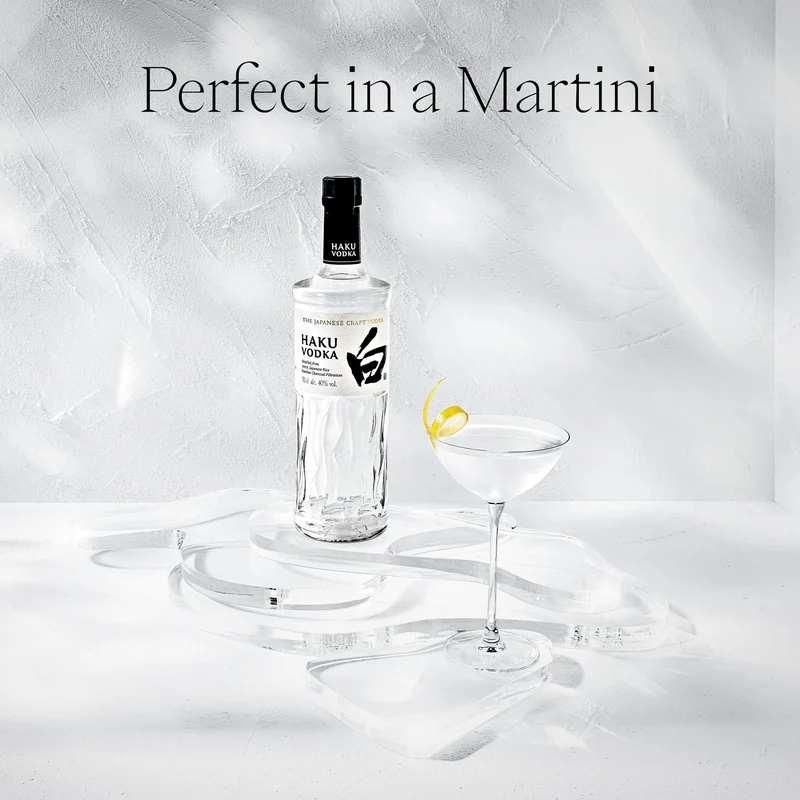 Haku - Vodka Giapponese Distillata con Riso Bianco, Morbida e Setosa, 40% Vol - Bottiglia da 70cl