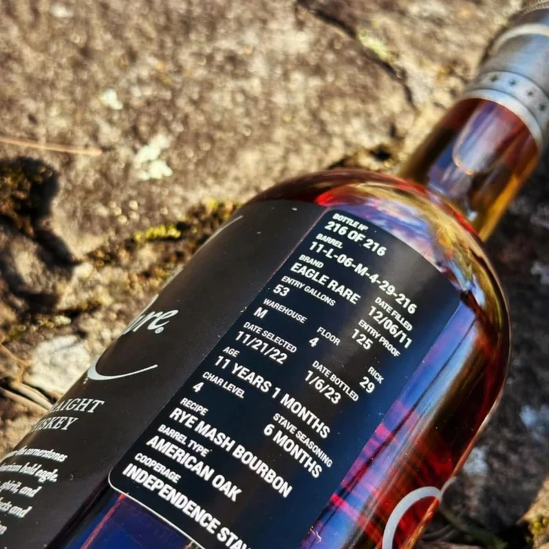 Buffalo Trace Distillery Eagle Rare 10 Anni Old Bourbon Whiskey - 750 ml