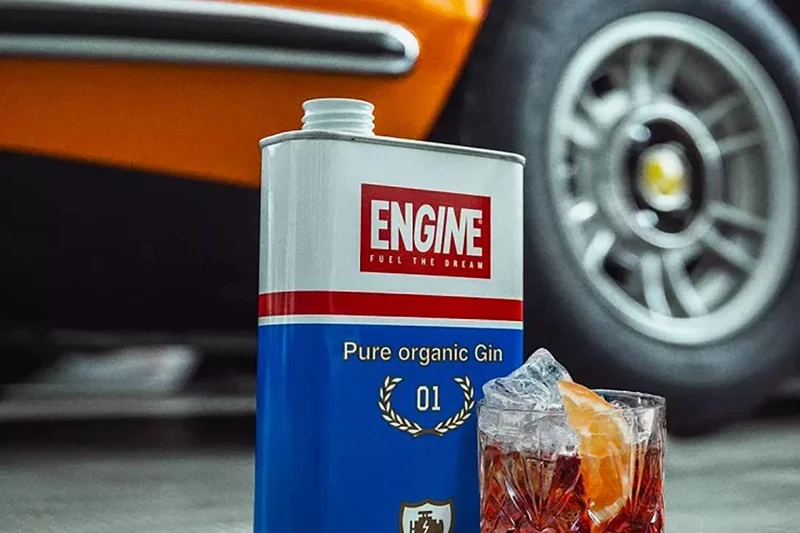 GIN ENGINE PACK, nr.1 latta Engine cl.50 + nr.6 Bicchieri in metallo + nr.1 Ice Bucket in metallo,il gin delle Langhe,"Pure Organic Gin",il gin artigianale 100% italiano e biologico,il Gin in Tanica