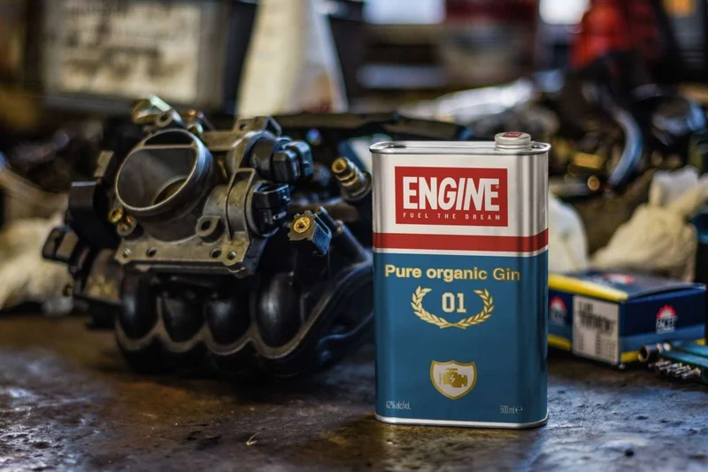 GIN ENGINE PACK, nr.1 latta Engine cl.50 + nr.6 Bicchieri in metallo + nr.1 Ice Bucket in metallo,il gin delle Langhe,"Pure Organic Gin",il gin artigianale 100% italiano e biologico,il Gin in Tanica