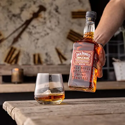 Jack Daniel’s Triple Mash - Whiskey Premium miscelato, nato dal legame di tre Whiskey premium.Note di miele, malto d’orzo e rovere morbido. Vol. 50% - 70cl