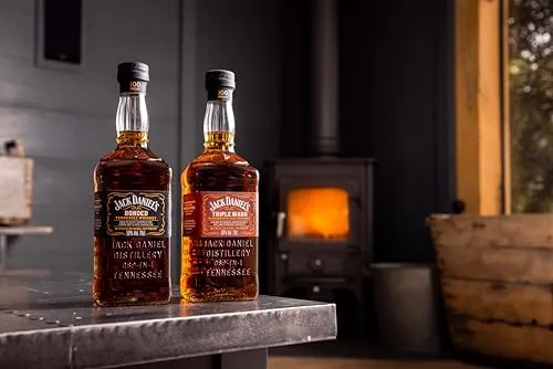 Jack Daniel’s Triple Mash - Whiskey Premium miscelato, nato dal legame di tre Whiskey premium.Note di miele, malto d’orzo e rovere morbido. Vol. 50% - 70cl