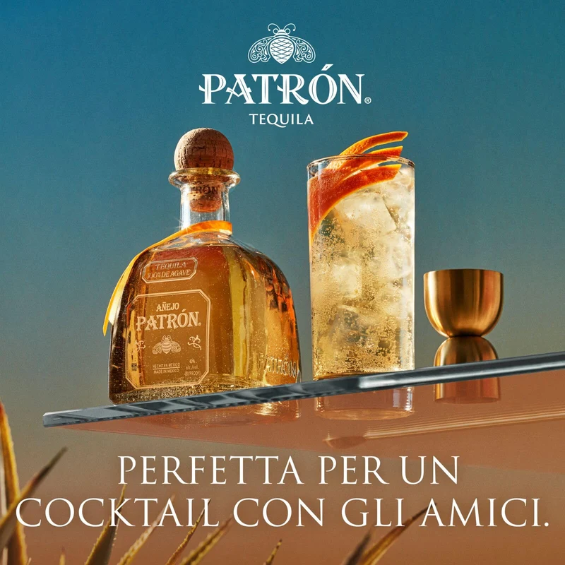 PATRÓN Añejo Premium Tequila, Vol. 40%, 70 cl / 700 ml, creata in Messico in piccoli lotti a partire dal 100% della migliore agave Weber Blue, invecchiata per oltre 12 mesi in botti di rovere