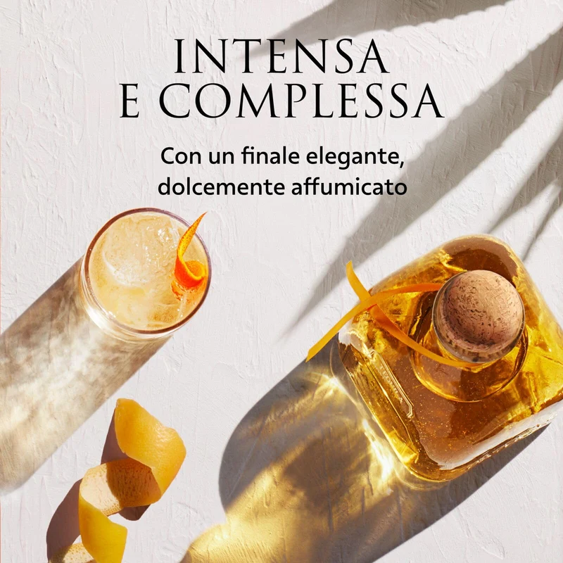 PATRÓN Añejo Premium Tequila, Vol. 40%, 70 cl / 700 ml, creata in Messico in piccoli lotti a partire dal 100% della migliore agave Weber Blue, invecchiata per oltre 12 mesi in botti di rovere
