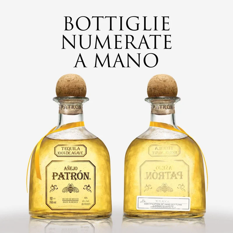 PATRÓN Añejo Premium Tequila, Vol. 40%, 70 cl / 700 ml, creata in Messico in piccoli lotti a partire dal 100% della migliore agave Weber Blue, invecchiata per oltre 12 mesi in botti di rovere