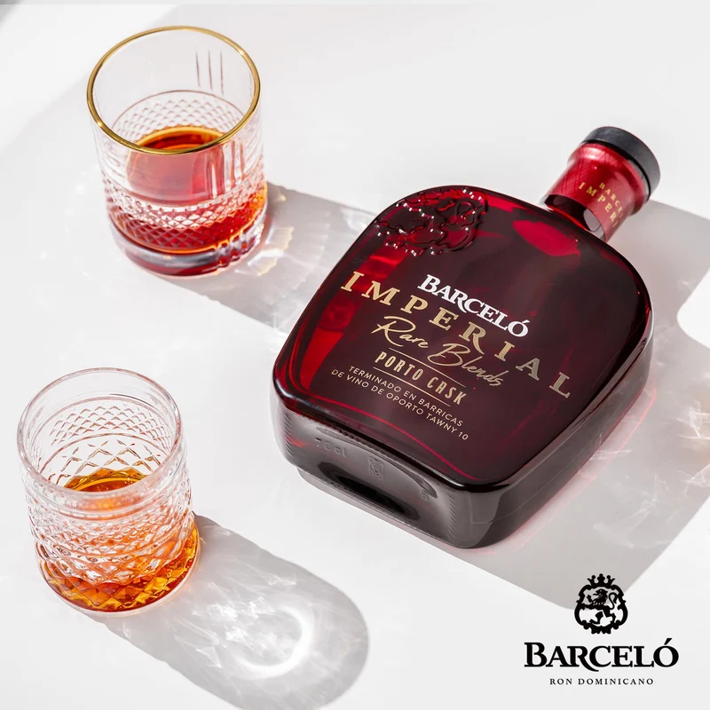 Ron Barceló, Imperial Porto Cask, Rum Ambrato, Invecchiato Naturalmente fino a 10 anni in Barrique di Rovere, 100% Succo di Canna da Zucchero, Gradazione 40% Vol - Bottiglia da 700 ml