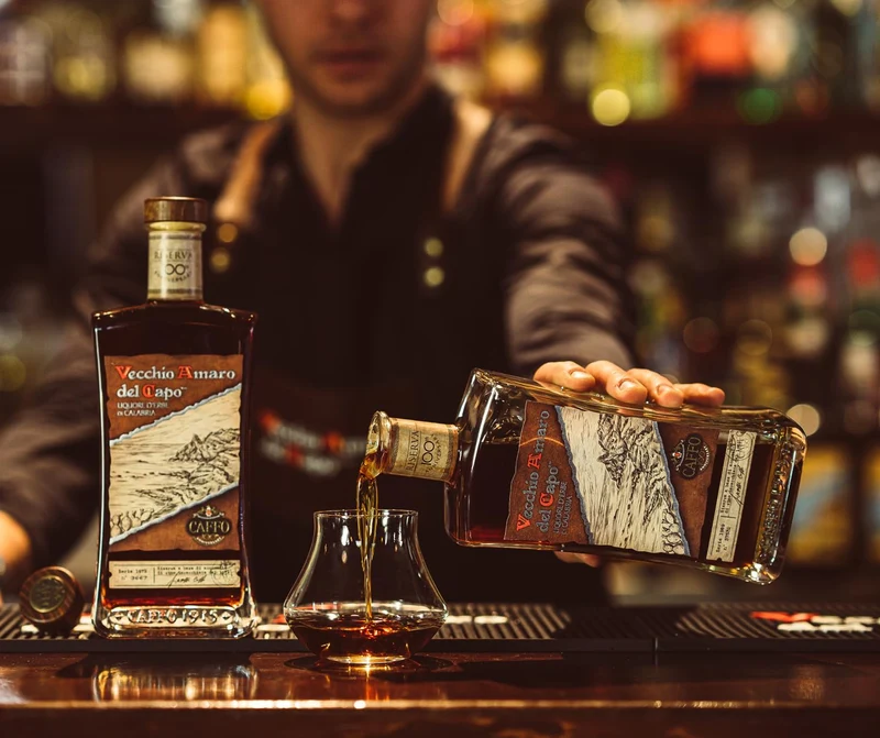 Vecchio Amaro del Capo Riserva del Centenario cl. 70 - confezione con 2 pregiati bicchieri da degustazione.