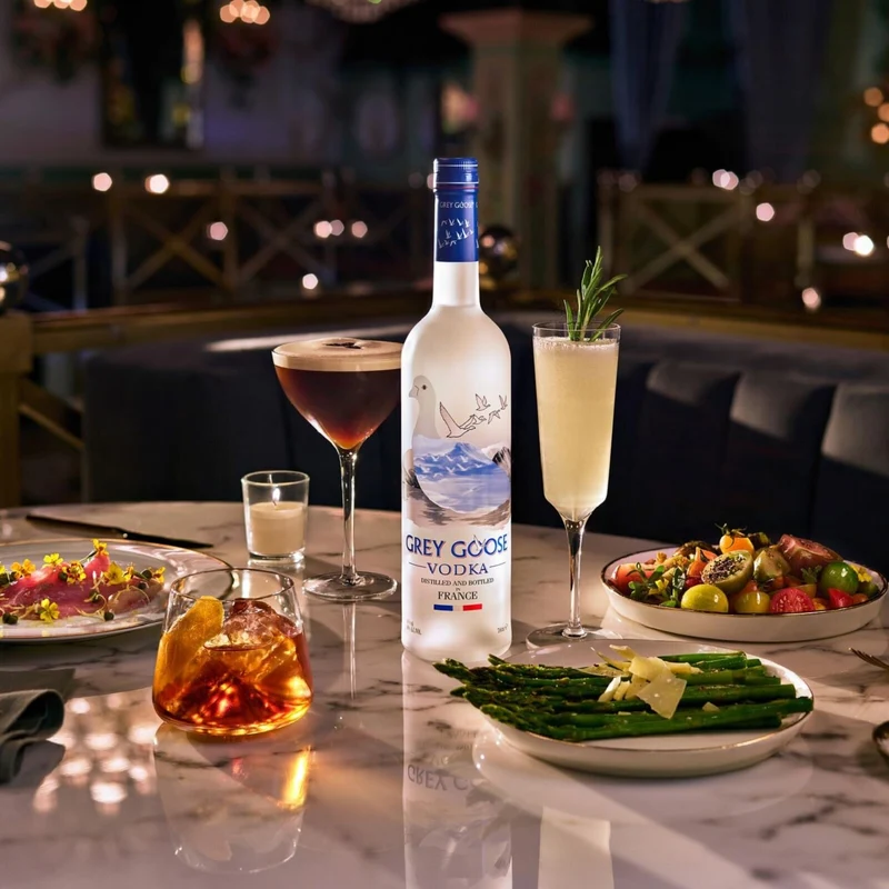 GREY GOOSE Premium French Vodka, Vol. 40%, 70 cl / 700 ml, pregiata vodka francese creata dal migliore grano monorigine francese e acqua sorgiva